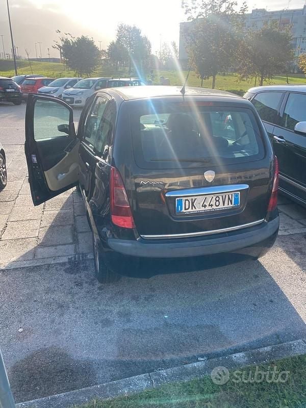 Usata 2007 Lancia Musa Monovolume | 1500 € (Super prezzo) - Immagine 1/3