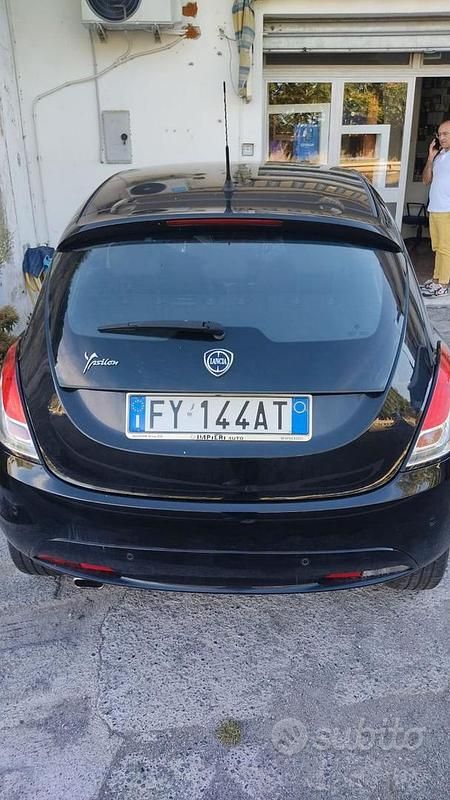 Usata Lancia Ypsilon 60 CV (44 kW) 2019 Nero Utilitaria