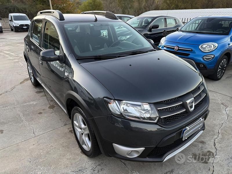 Usata Dacia Sandero Stepway 90 CV (66 kW) 2016 Grigio Berlina