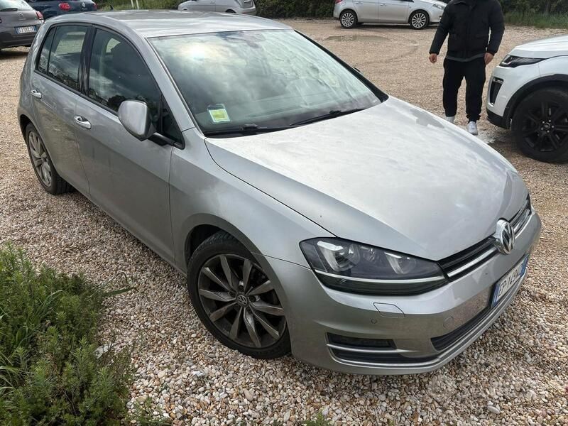 Grigio Usata 2013 VW Golf VII Tre volumi | 8800 € (Ottimo prezzo) - Immagine 1/4