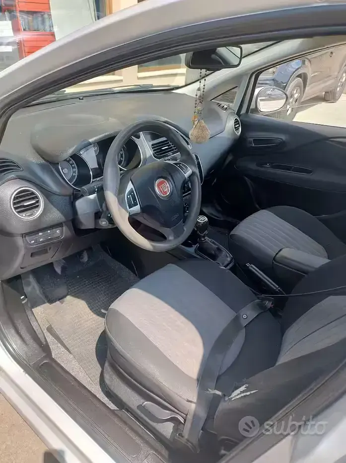 Usata Fiat Grande Punto 77 CV (56 kW) 2017 Grigio Utilitaria