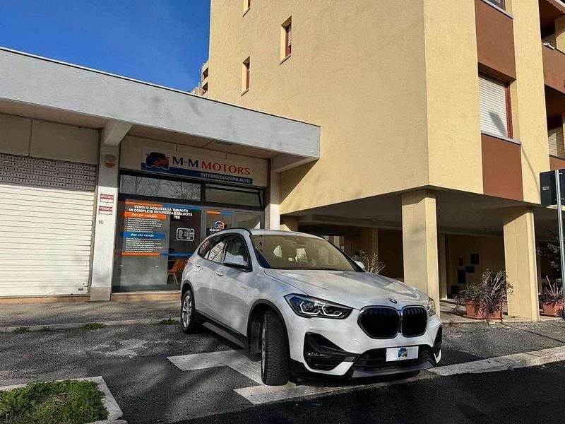 Käytetty BMW X1 Advantage 125 HP (91 kW) 2020 Valkoinen Katumaasturi