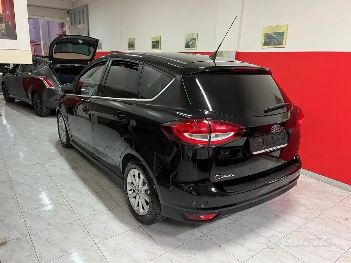 Usata Ford C-MAX Titanium 120 CV (88 kW) 2016 Nero Monovolume