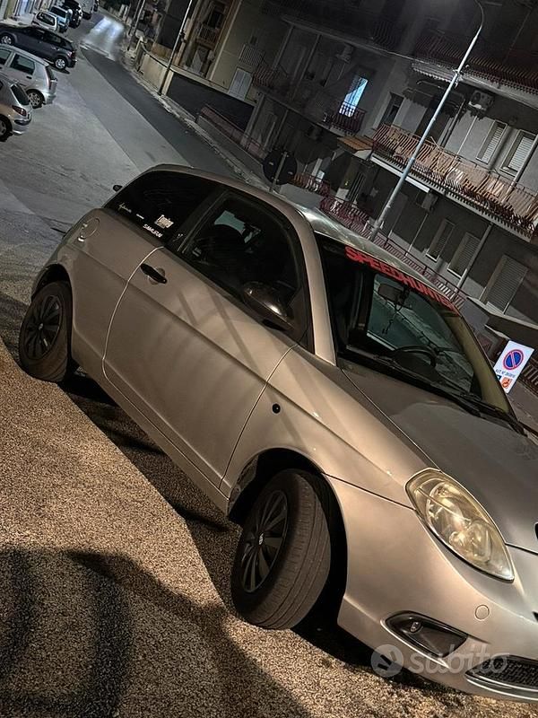 Usata Lancia Ypsilon 60 CV (44 kW) 2007 Grigio Utilitaria