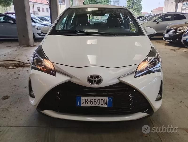 Usata Toyota Yaris Active 72 CV (52 kW) 2020 Bianco Berlina