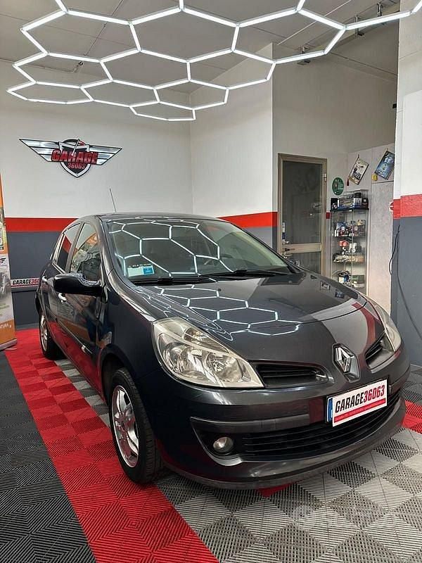 Nessuno Usata 2007 Renault Clio II LE Tre volumi | 2500 € (Buon prezzo) - Immagine 1/4