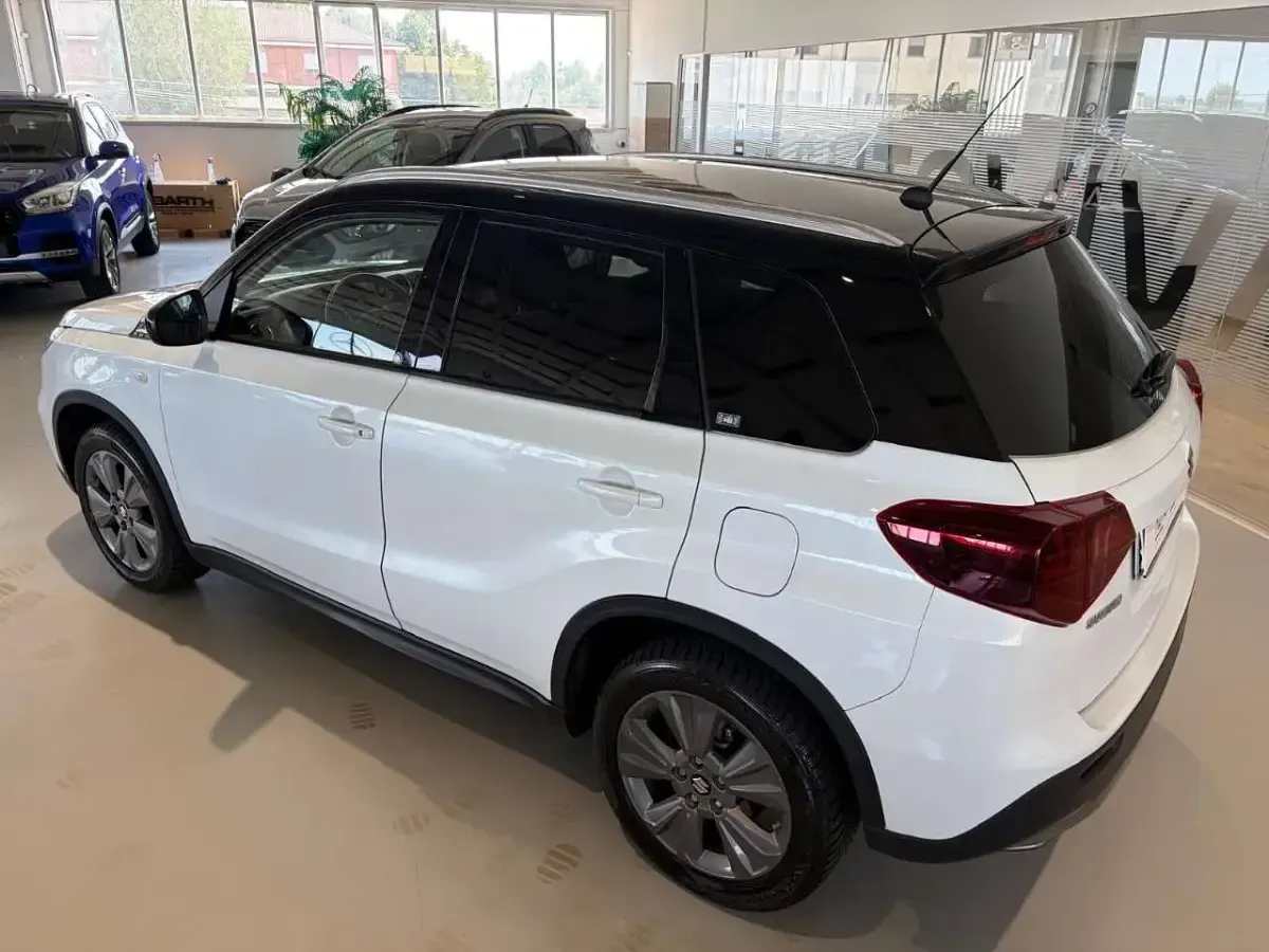Usata Suzuki Vitara 129 CV (94 kW) 2022 Bianco SUV