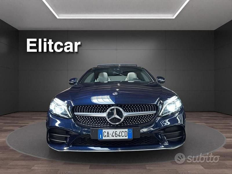 Usata Mercedes C300 Premium 258 CV (189 kW) 2019 Blu cavansite Coupé