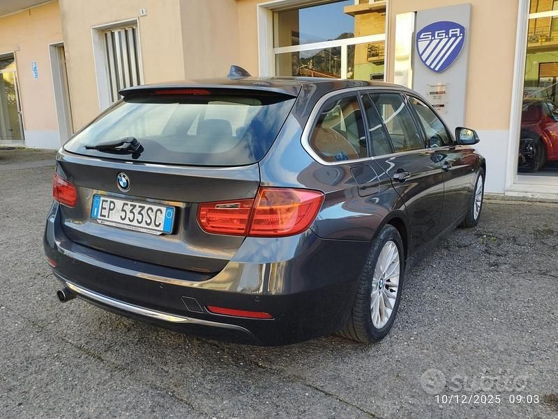 Usata BMW 318 Luxury Line 143 CV (105 kW) 2013 Grigio Station wagon