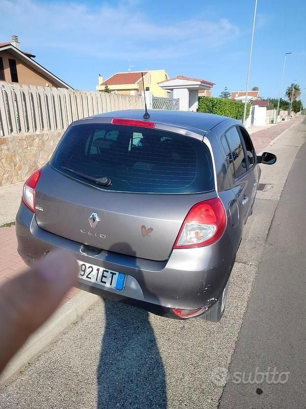 Usata Renault Clio II 75 CV (55 kW) 2010 Grigio Utilitaria