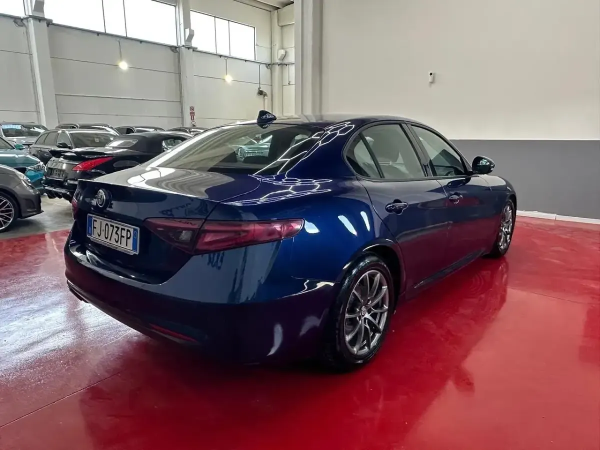Usata Alfa Romeo Giulia Super 150 CV (110 kW) 2017 Blu Berlina