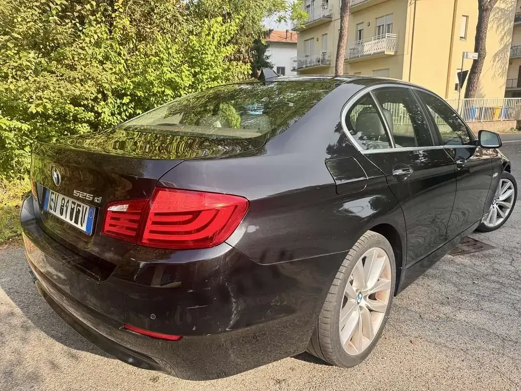 Usata BMW 525 Luxury Line 218 CV (160 kW) 2015 Nero Station wagon