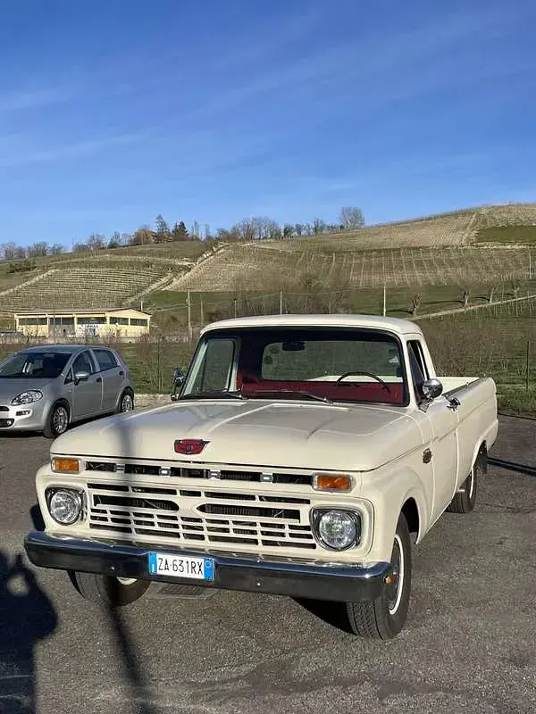 Usata Ford V8 211 CV (155 kW) 1966 Bianco SUV