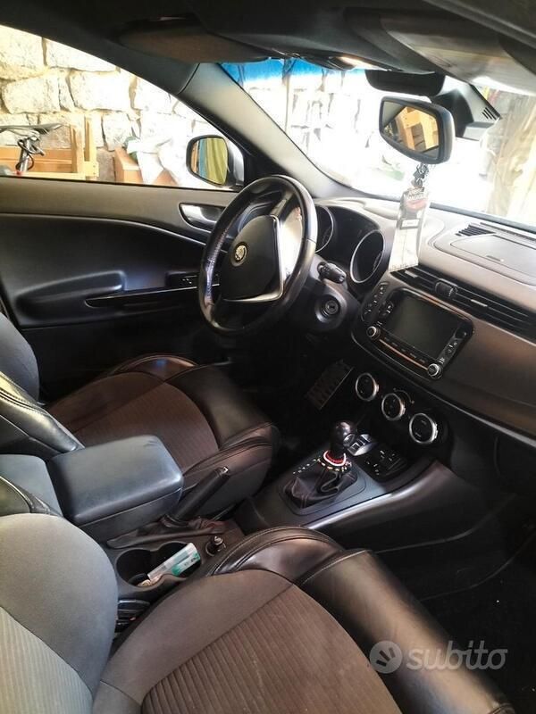 Usata 2014 Alfa Romeo Giulietta Due volumi | 8000 € (Cara) - Immagine 1/4