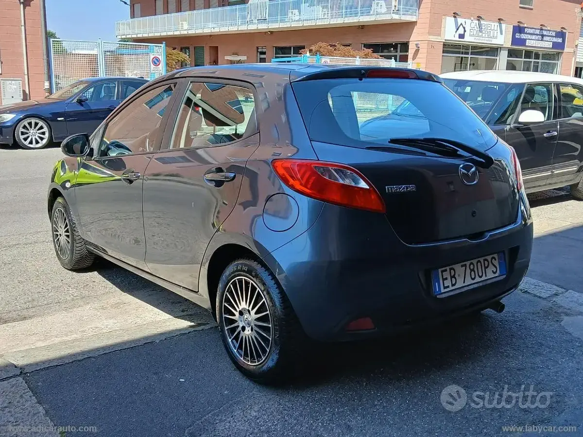Usata Mazda 2 75 CV (55 kW) 2010 Grigio Utilitaria
