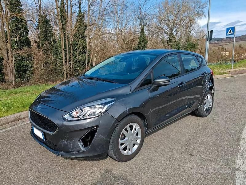 Usata Ford Fiesta 86 CV (63 kW) 2019 Grigio Utilitaria
