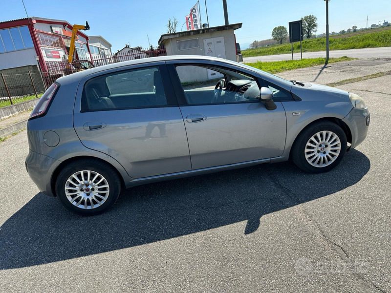 Usata Fiat Punto 69 CV (50 kW) 2011 Utilitaria