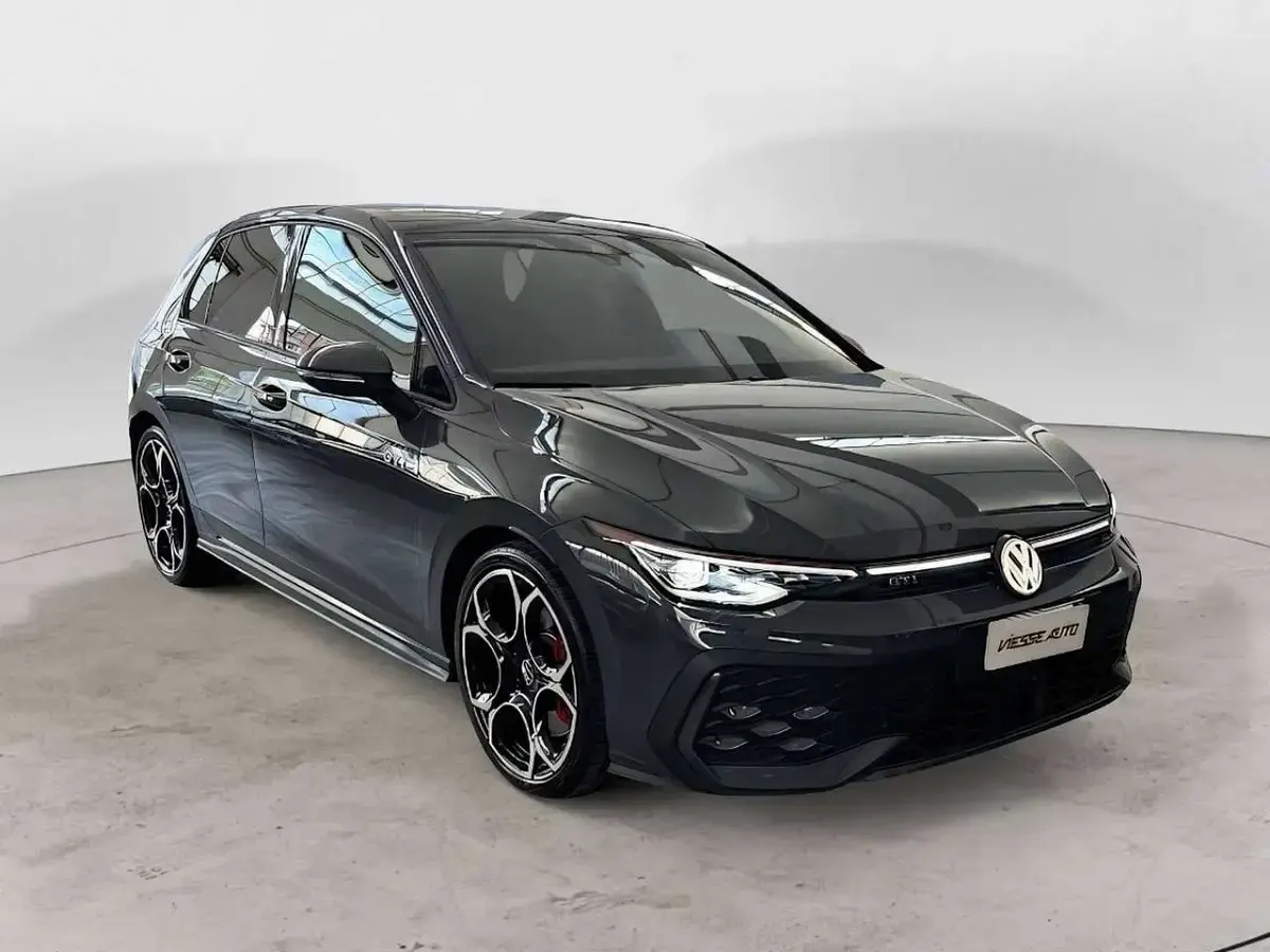 Usata VW Golf VIII GTI 265 CV (194 kW) 2024 Grigio Berlina