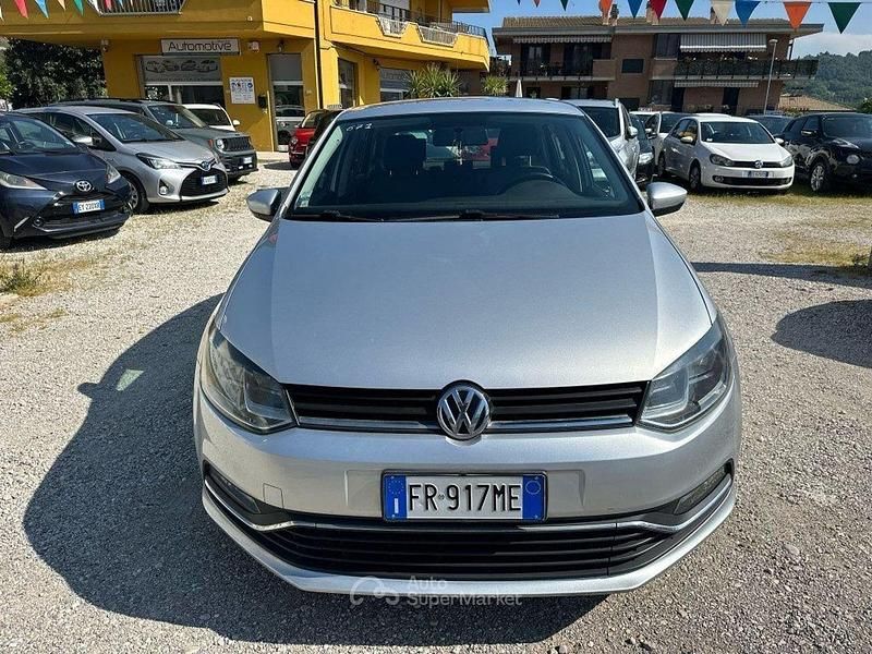 Usata VW Polo Trendline 75 CV (55 kW) 2015 Argento Berlina