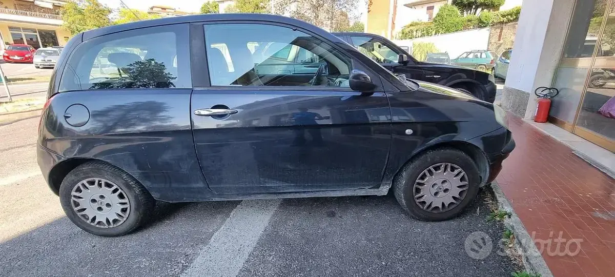 Usata Lancia Ypsilon 69 CV (50 kW) 2004 Nero Utilitaria