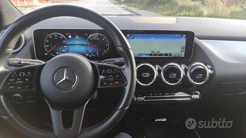 Usata Mercedes B180 Executive 116 CV (85 kW) 2020 Blu/azzurro Utilitaria