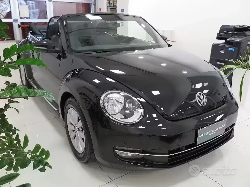 Usata VW Beetle Design 105 CV (77 kW) 2015 Nero Utilitaria