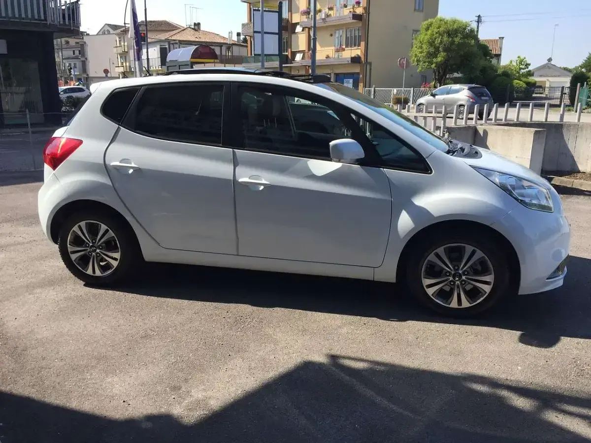 Usata Kia Venga 90 CV (66 kW) 2017 Bianco Utilitaria