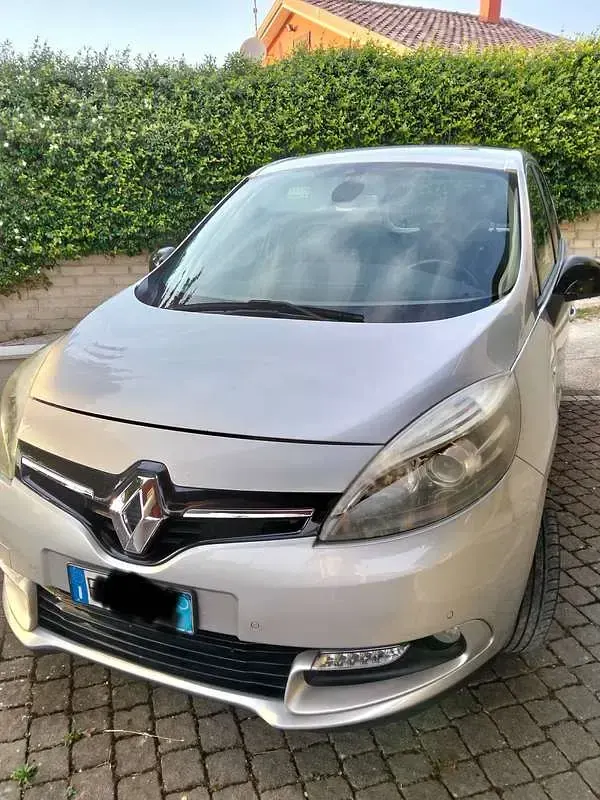 Usata Renault Scénic III LIMITED 110 CV (80 kW) 2016 Argento Monovolume