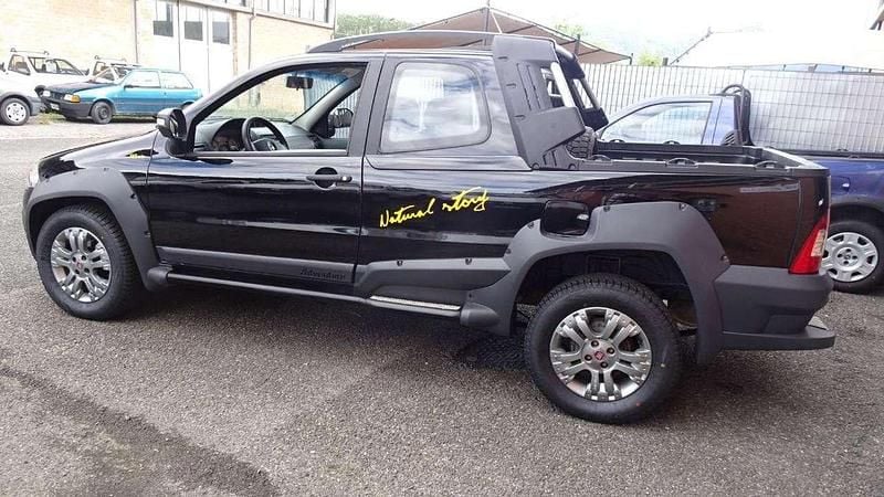 Usata Fiat Strada 95 CV (69 kW) 2013 Nero Pick-up