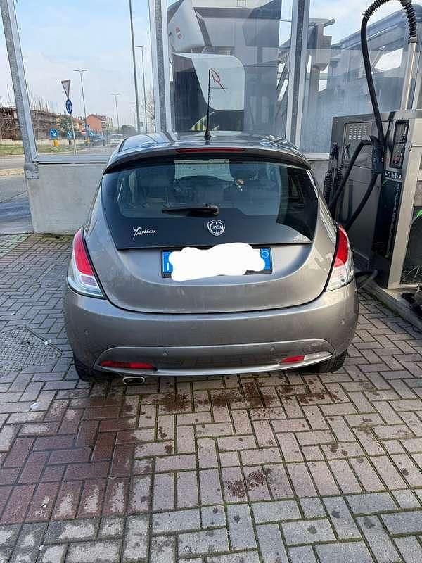 Usata Lancia Ypsilon Gold 69 CV (50 kW) 2016 Utilitaria