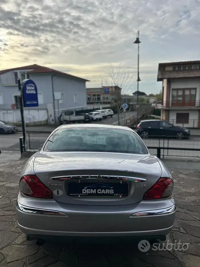 Usata Jaguar X-type Executive 196 CV (144 kW) 2001 Grigio Berlina