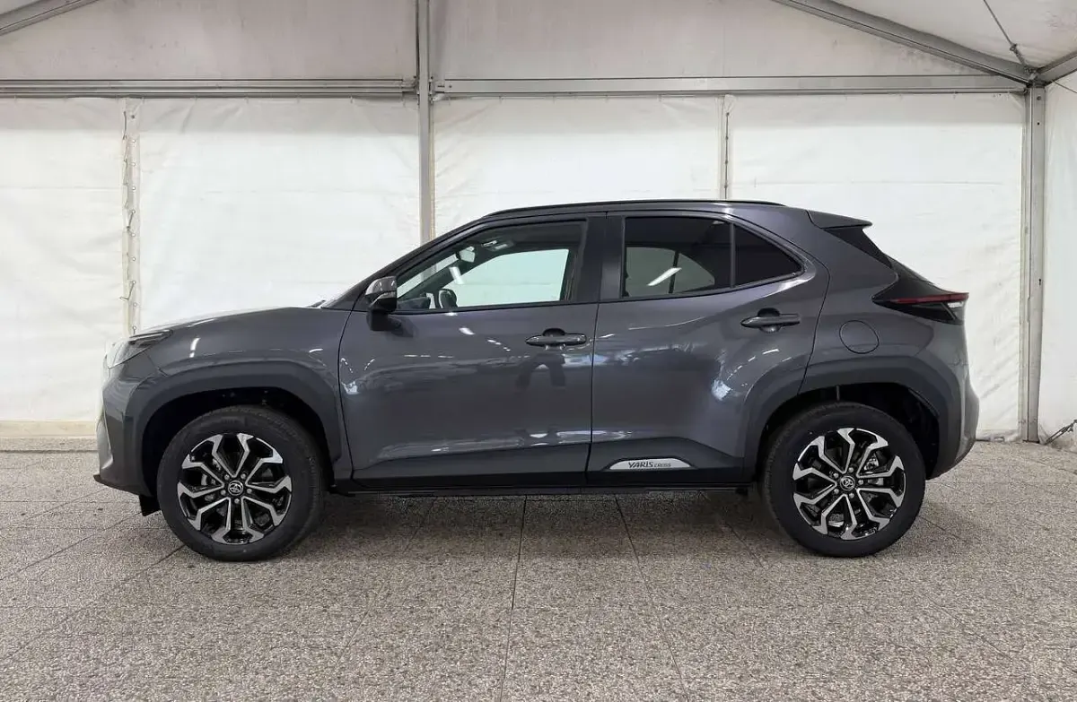 Nuova Toyota Yaris Cross Trend 92 CV (67 kW) 2026 Grigio SUV
