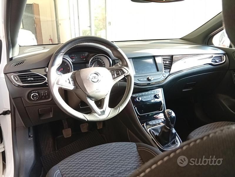 Usata Opel Astra Business 110 CV (80 kW) 2017 Bianco Station wagon
