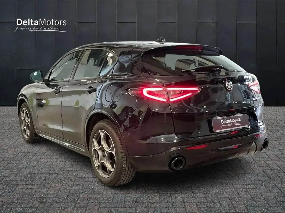 Usata Alfa Romeo Stelvio Ti 160 CV (117 kW) 2023 Nero metallizzato SUV