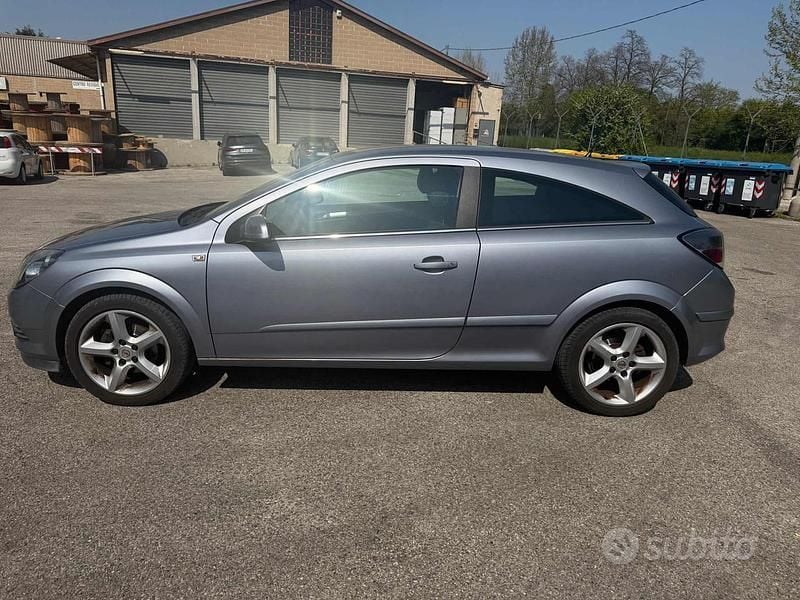 Occasion Opel Astra GTC 116 ch (85 kW) 2008 Gris Citadine