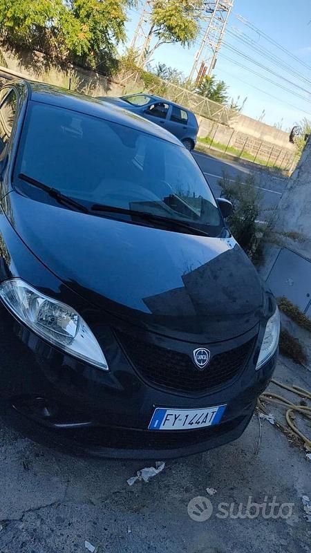 Usata Lancia Ypsilon 60 CV (44 kW) 2019 Nero Utilitaria