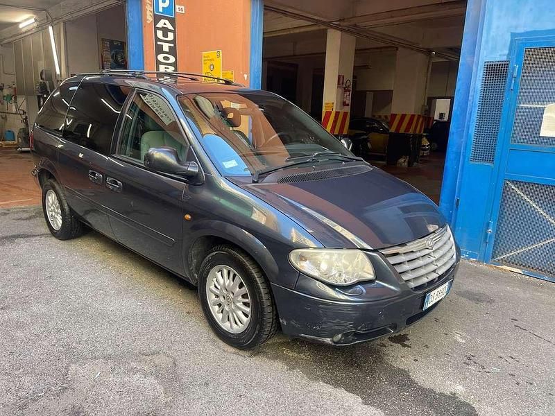 Usata Chrysler Voyager 150 CV (110 kW) 2008 Grigio Monovolume