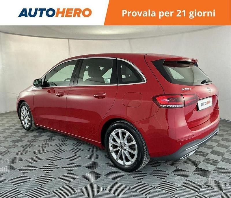 Usata Mercedes B180 115 CV (84 kW) 2019 Rosso Monovolume