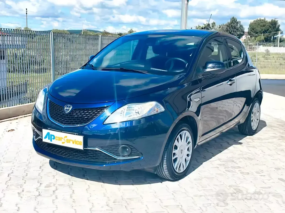 Usata Lancia Ypsilon Silver 69 CV (50 kW) 2017 Blu Utilitaria