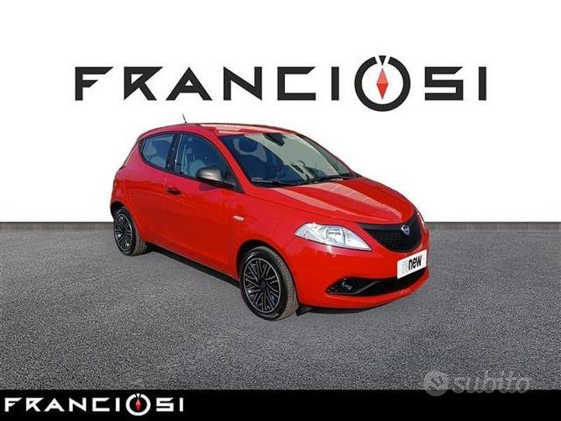 Usata Lancia Ypsilon Silver 70 CV (51 kW) 2020 Rosso Utilitaria