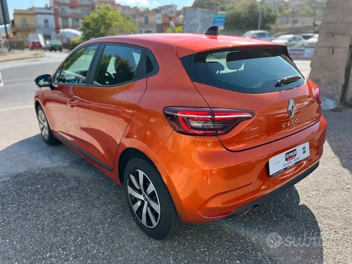 Usata Renault Clio V Equilibre 91 CV (66 kW) 2023 Arancione Berlina
