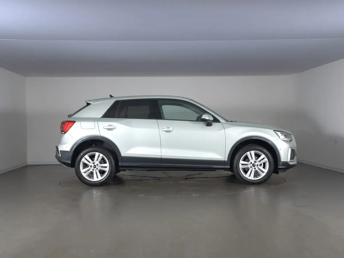 Nuova Audi Q2 Advanced Plus 150 CV (110 kW) 2026 Argento cavo metallizzato SUV