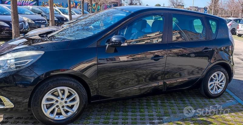 Usata Renault Scénic III XMOD 110 CV (80 kW) 2015 Nero Monovolume