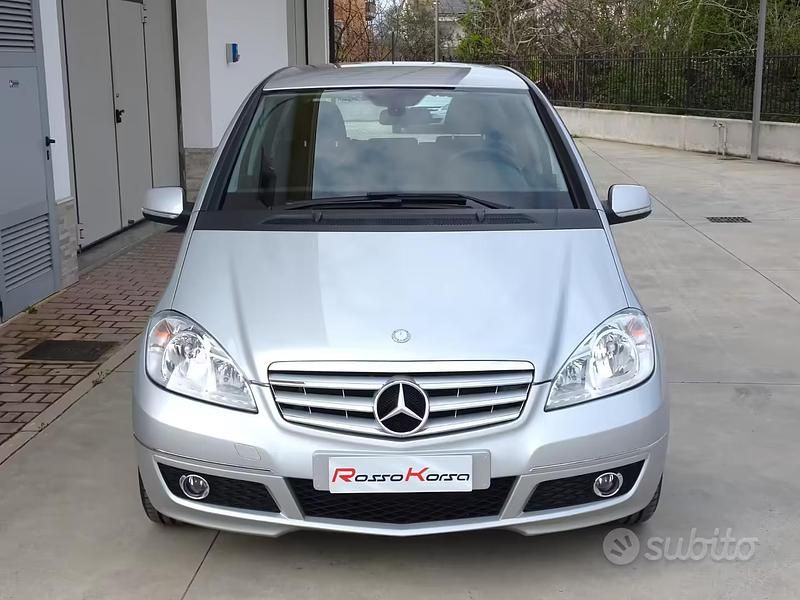 Usata Mercedes A180 Avantgarde 109 CV (80 kW) 2012 Grigio Berlina