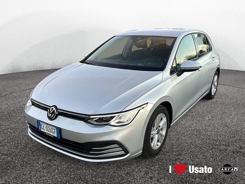 Grigio Usata 2022 VW Golf VIII Life Tre volumi | 20.500 € (Buon prezzo) - Immagine 1/4