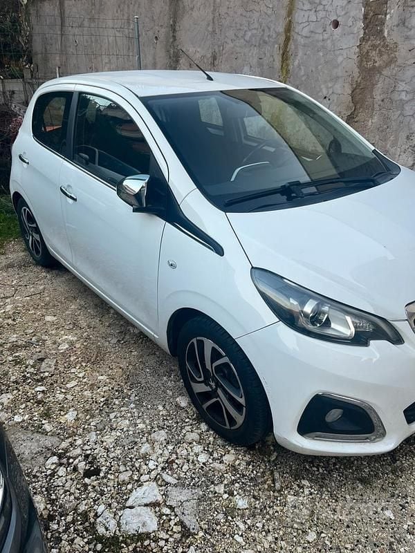 Usata Peugeot 108 Allure 69 CV (50 kW) 2015 Bianco Utilitaria
