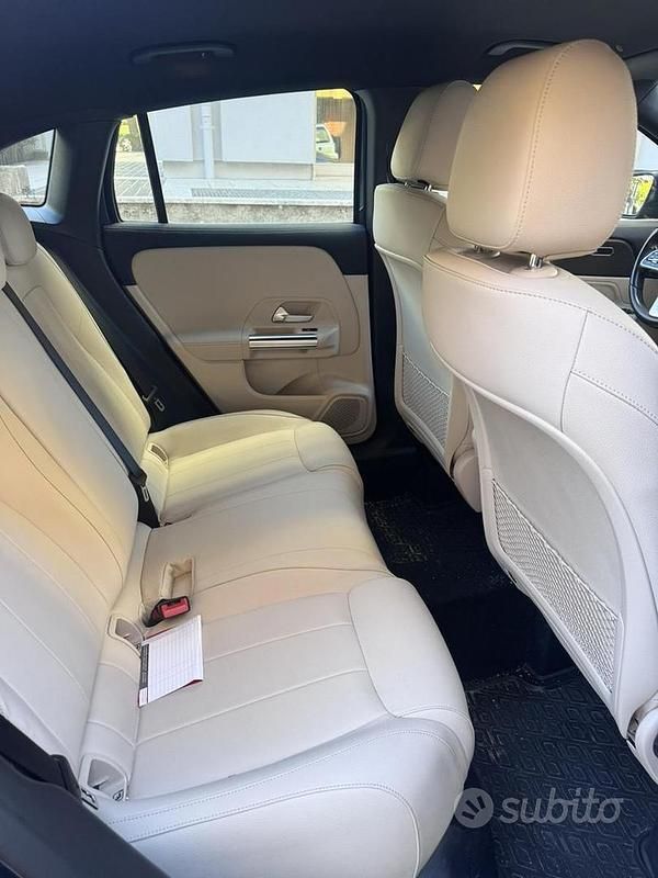 Usata Mercedes GLA200 150 CV (110 kW) 2022 Blu SUV