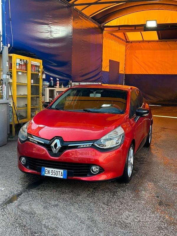 Rosso Usata 2014 Renault Clio IV Tre volumi | 4500 € (Super prezzo) - Immagine 1/3