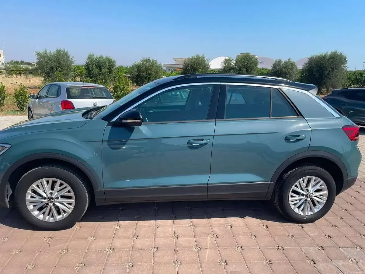 Usata VW T-Roc Life 110 CV (80 kW) 2023 Blu/azzurro SUV