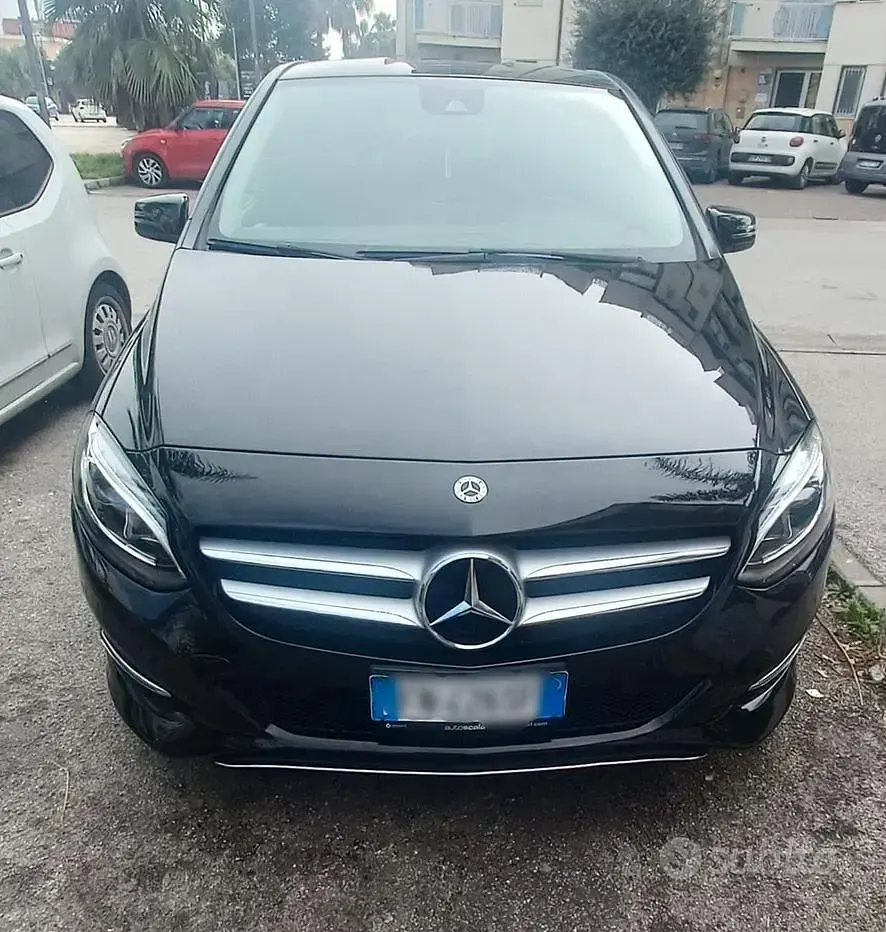 Usata Mercedes B200 Executive 163 CV (119 kW) 2018 Nero Utilitaria